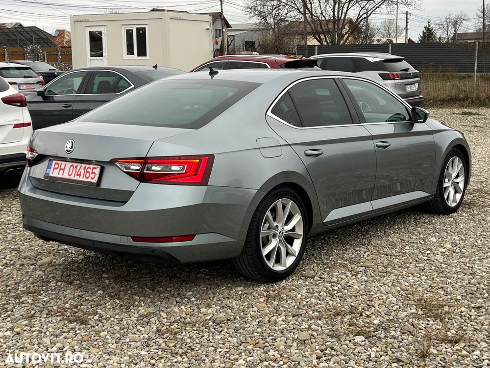 Skoda Superb 2.0 TDI DSG Sportline - 5