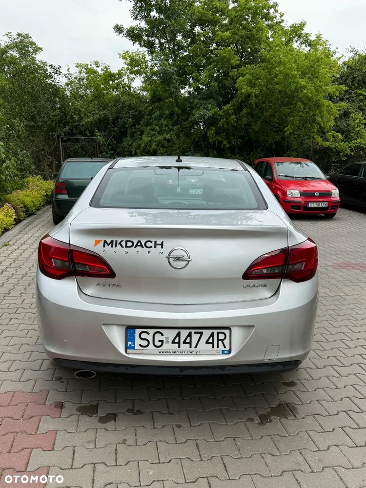 Opel Astra IV 1.4 T Essentia EU6 - 4