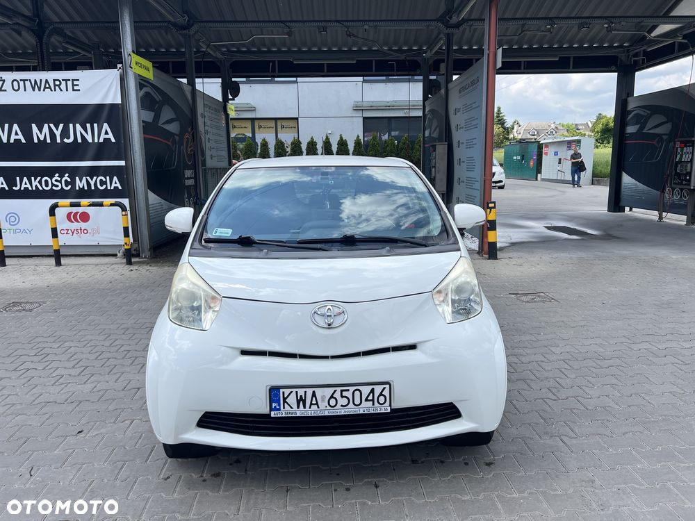 Toyota iQ - 2