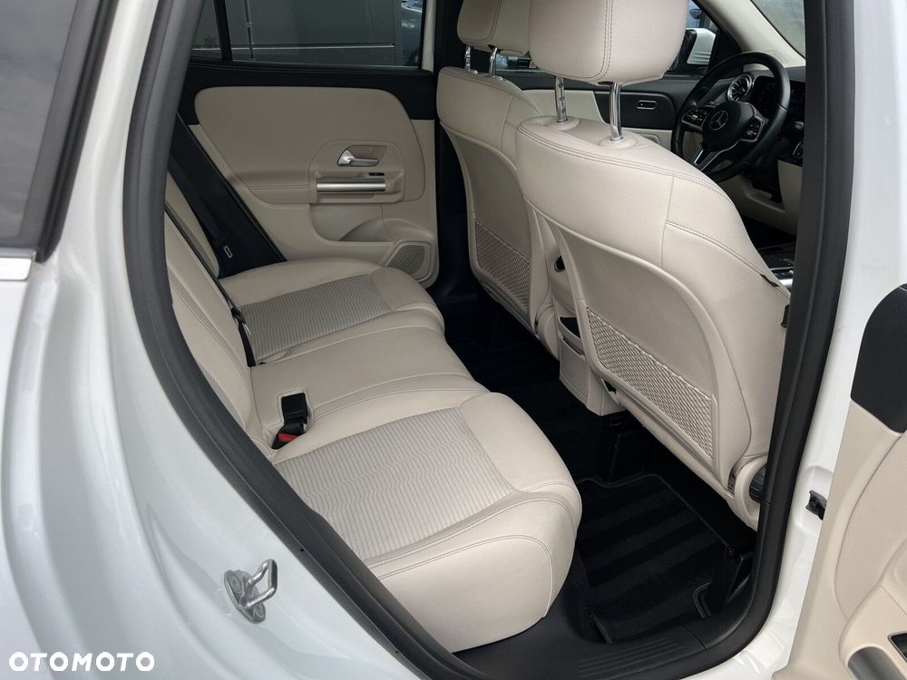 Mercedes-Benz GLA - 15