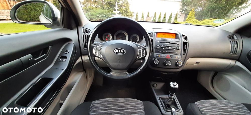 Kia Ceed - 21
