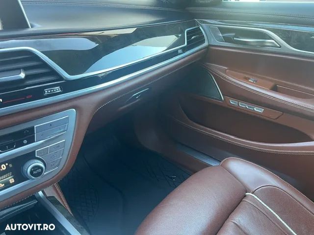 BMW Seria 7 750i xDrive - 15