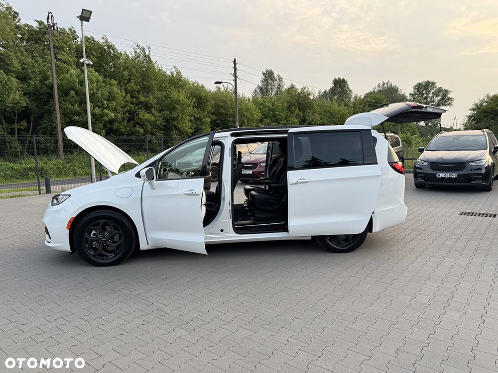 Chrysler Pacifica - 17