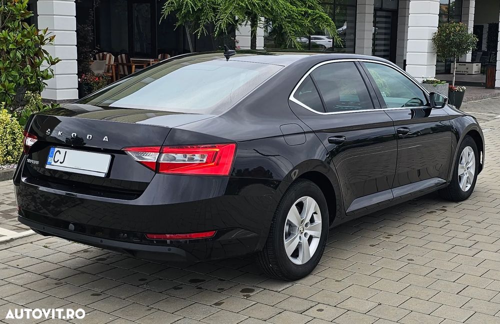 Skoda Superb 2.0 TDI DSG Sportline - 4