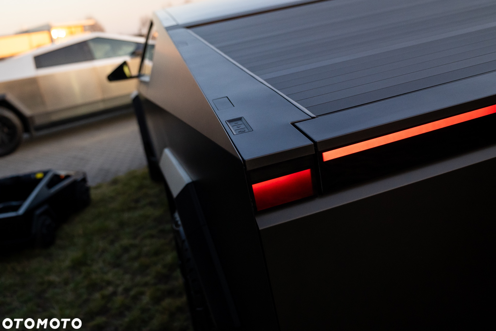 Tesla Cybertruck - 12