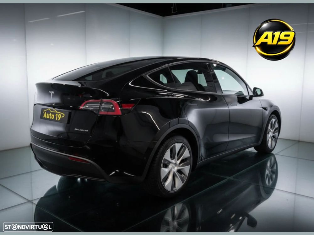 Tesla Model Y Long Range Dual Motor AWD - 5