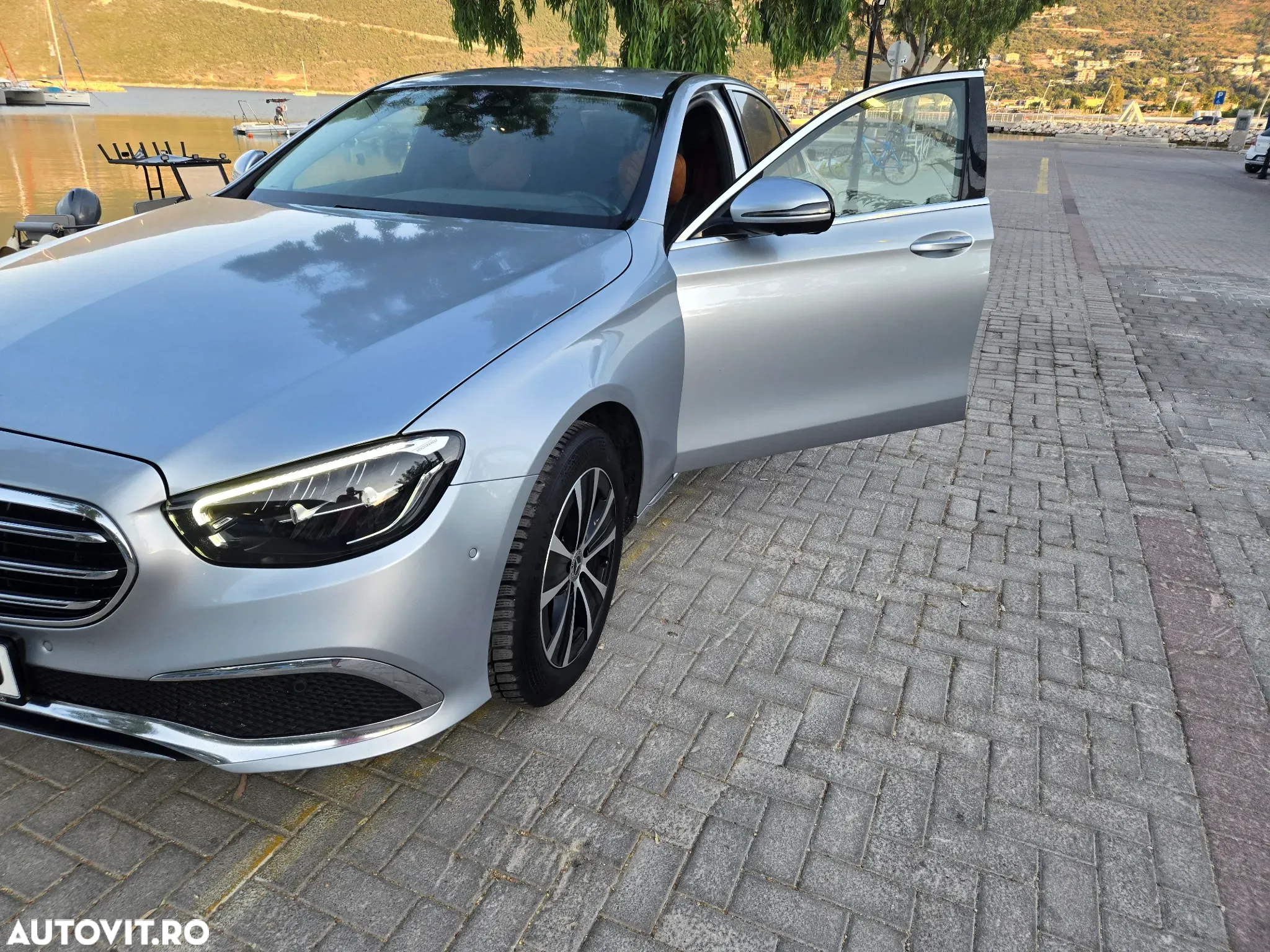 Mercedes-Benz E 220 d 4Matic T 9G-TRONIC - 3