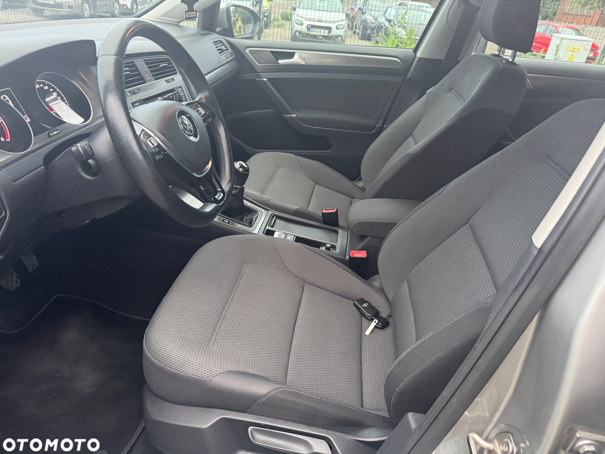 Volkswagen Golf 1.6 TDI BlueMotion Technology Comfortline - 11