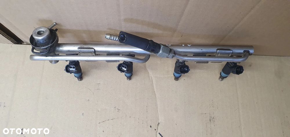 Listwa wtryskowa wtryski Audi A4 B6 2.0 058133681 06B133551K - 2
