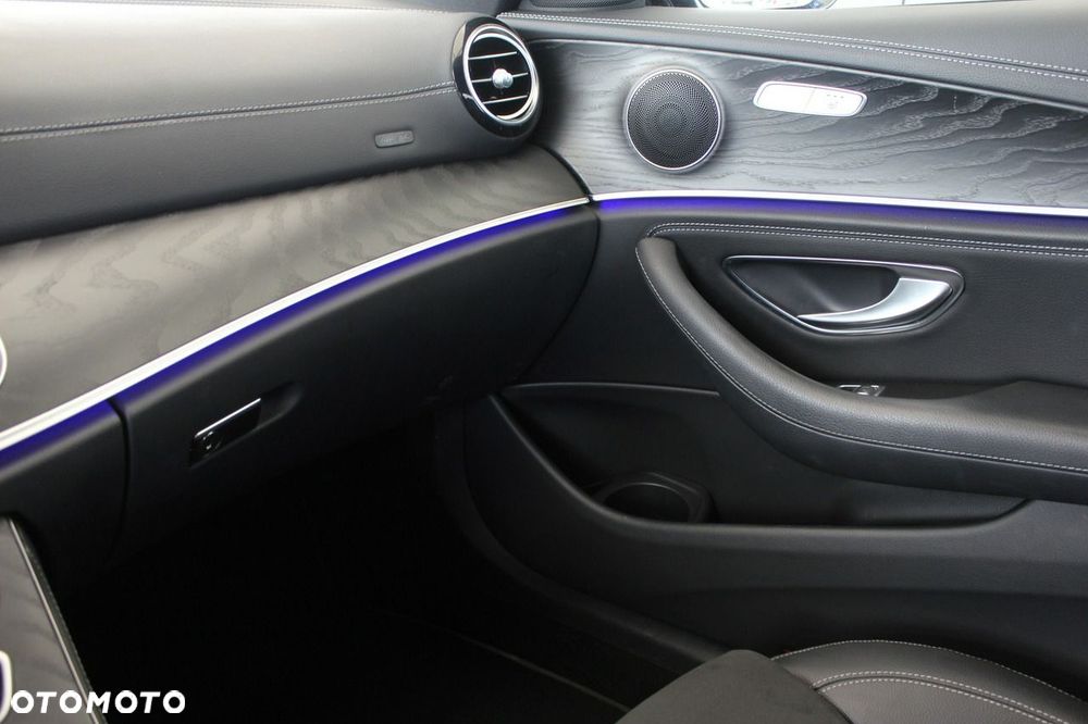 Mercedes-Benz Klasa E 220 d 4Matic 9G-TRONIC AMG Line - 36