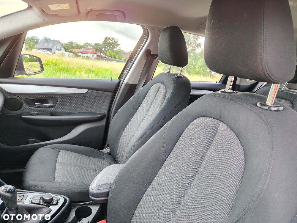 BMW Seria 2 216d - 6