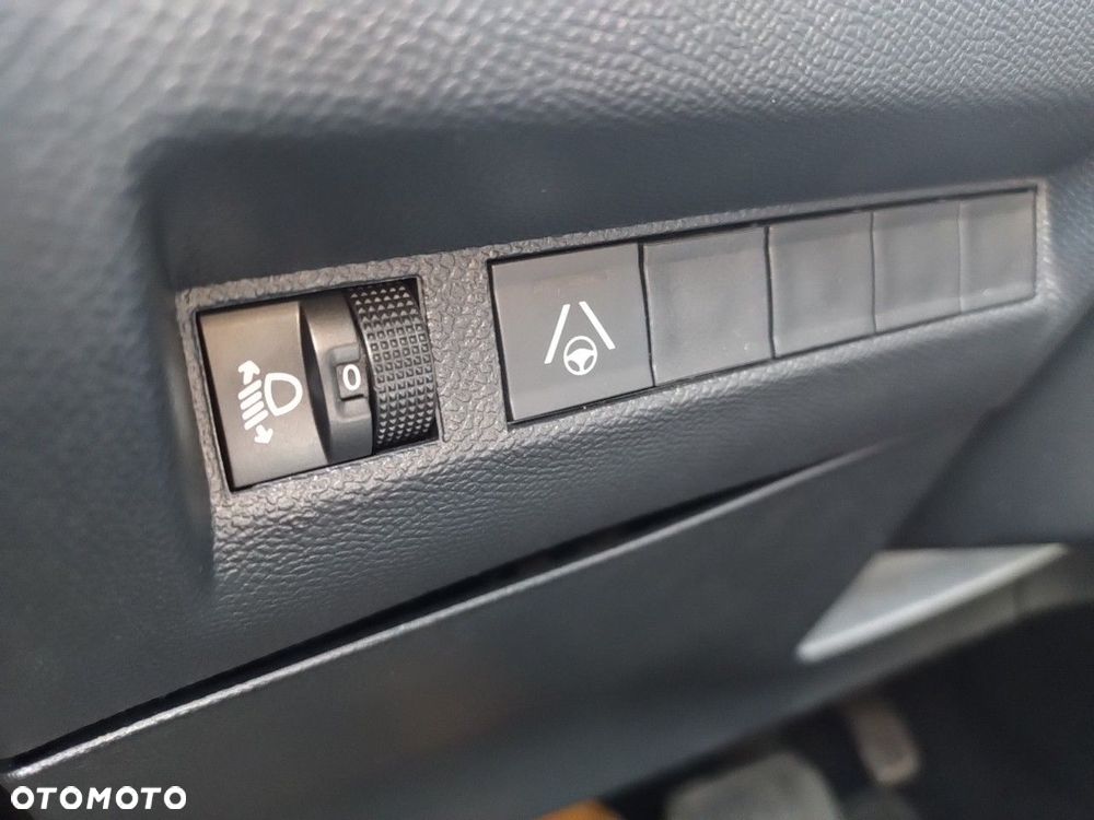 Peugeot 2008 1.2 PureTech Allure S&S EAT8 - 19