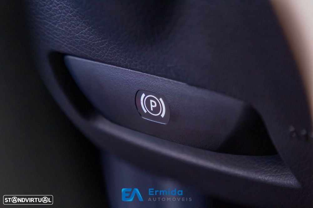 Mercedes-Benz E 300 Bluetec Hybrid Avantgarde - 48
