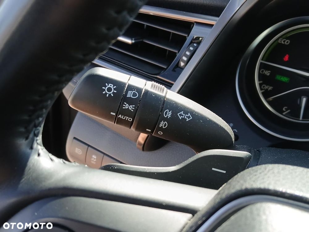 Toyota Camry 2.5 Hybrid Executive CVT - 28