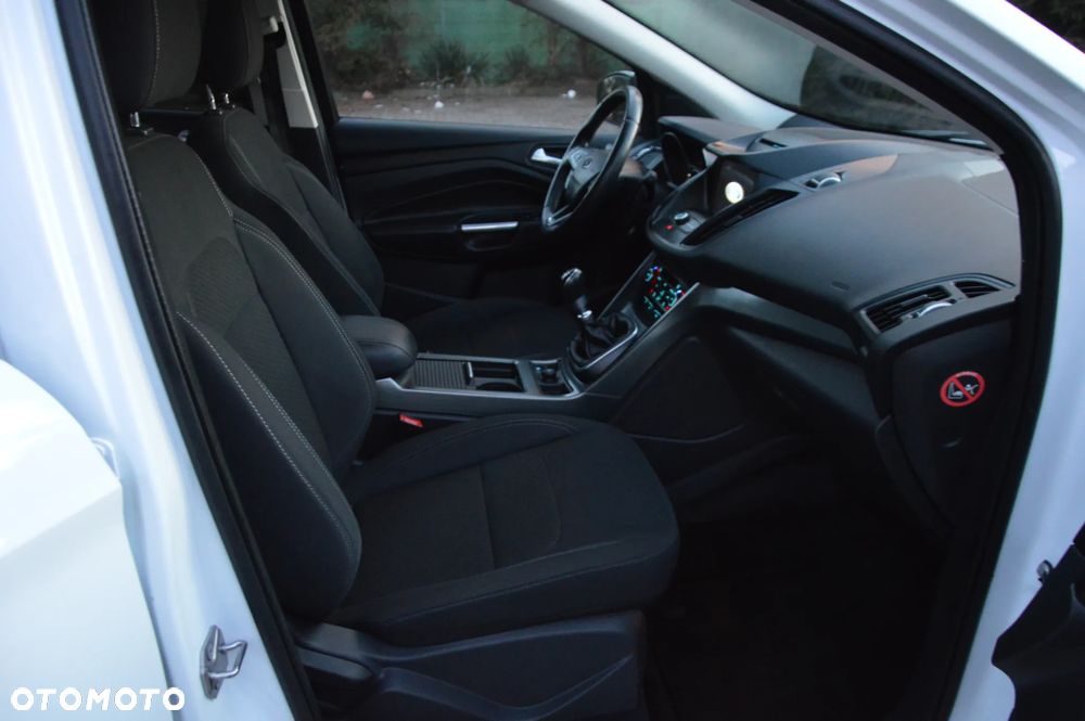 Ford Kuga 2.0 TDCi 2x4 Titanium - 20