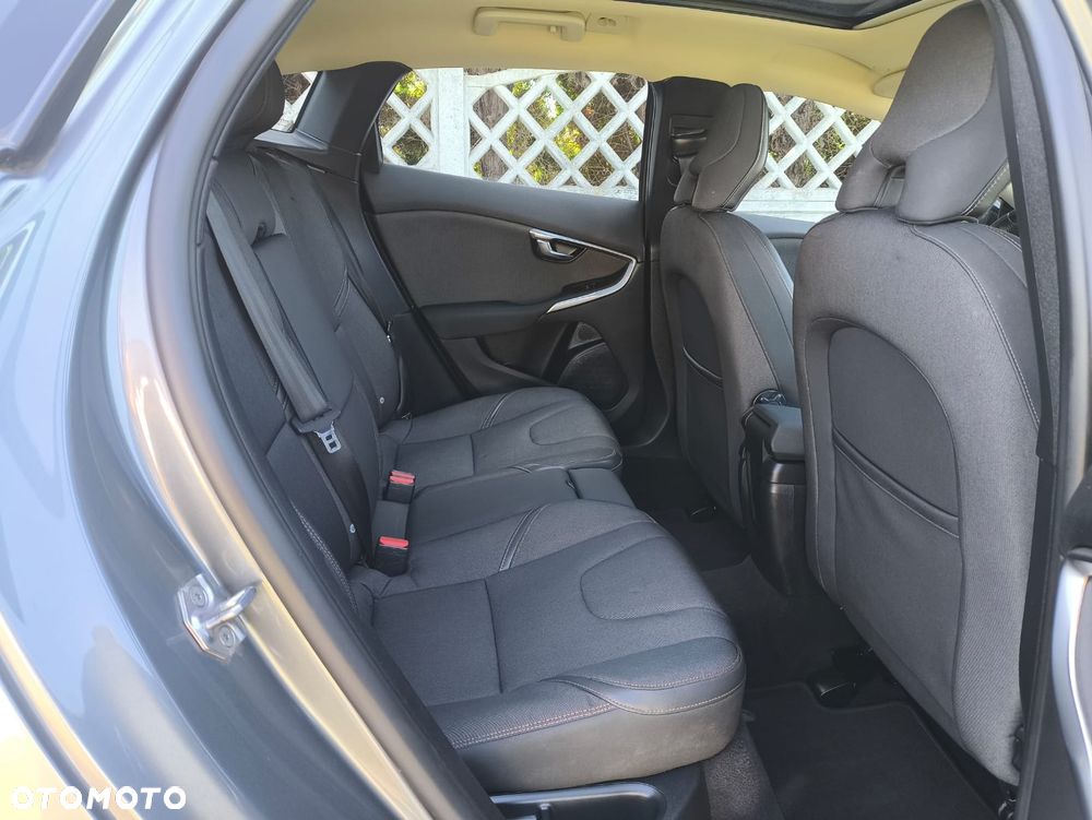 Volvo V40 D3 Momentum - 26