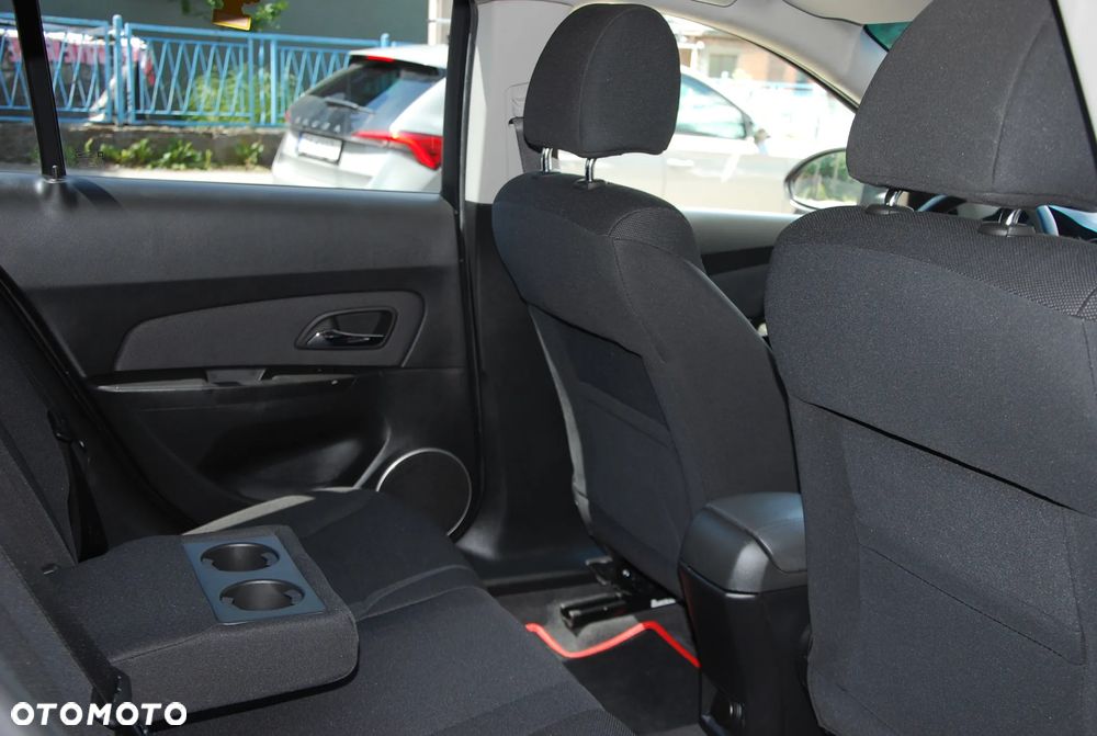 Chevrolet Cruze 1.6 LS+ - 23