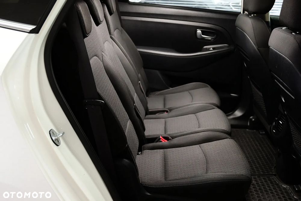 Kia Carens - 23