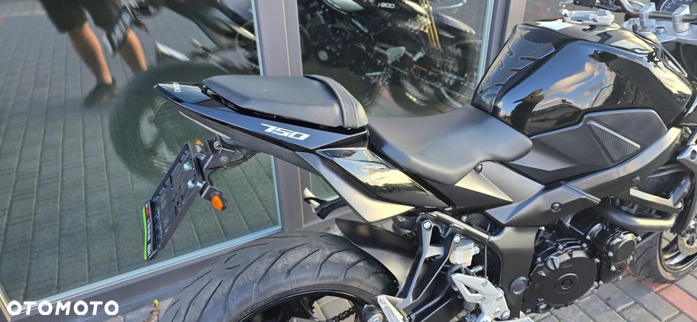 Suzuki GSR - 24