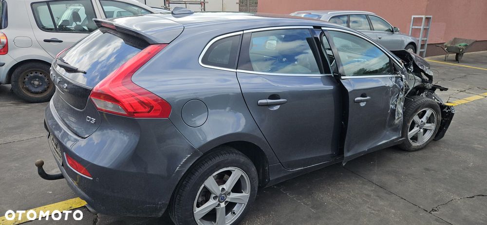 VOLVO V40 II 12 - 16 2.0 D5204T6 - HAK HOLOWNICZY BELKA KULA - 11