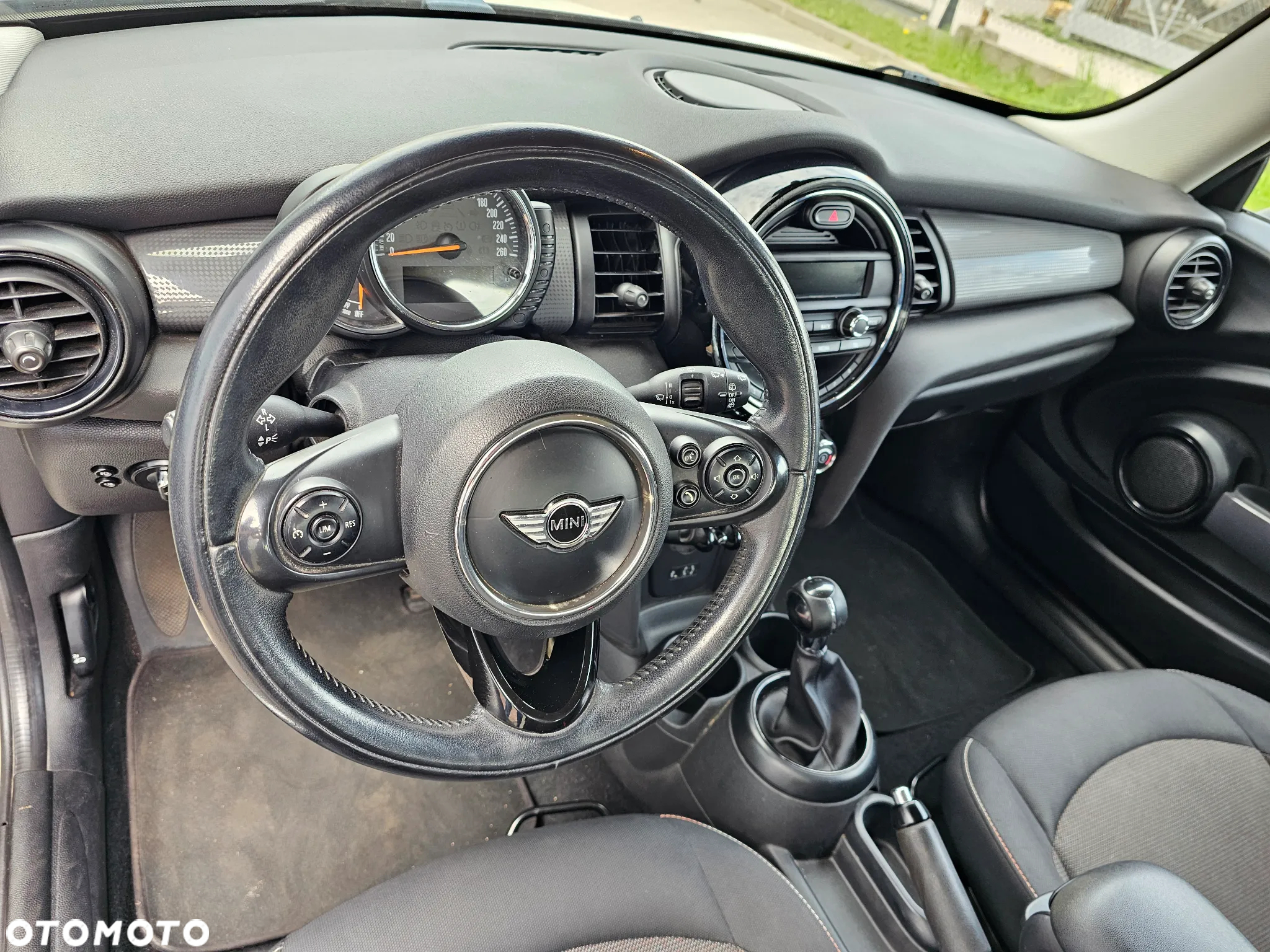 MINI Cooper Standard - 12