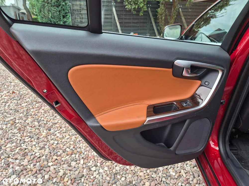 Volvo V60 D6 AWD Plug-in Hybrid R-Design Summum - 21