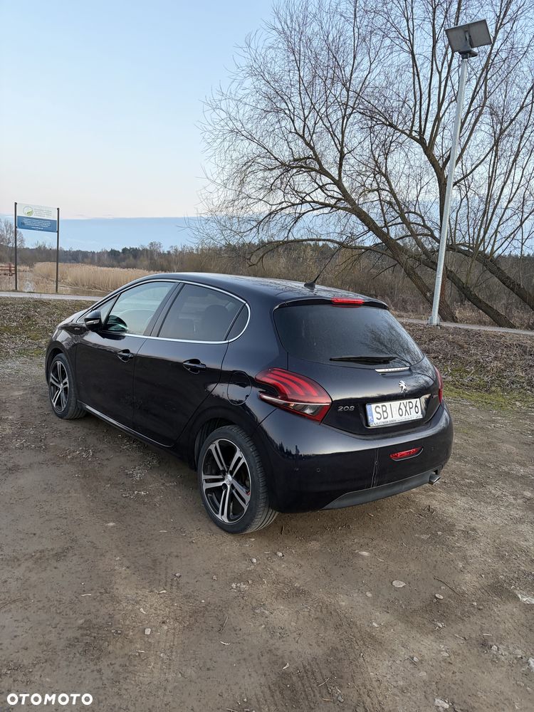 Peugeot 208 - 5