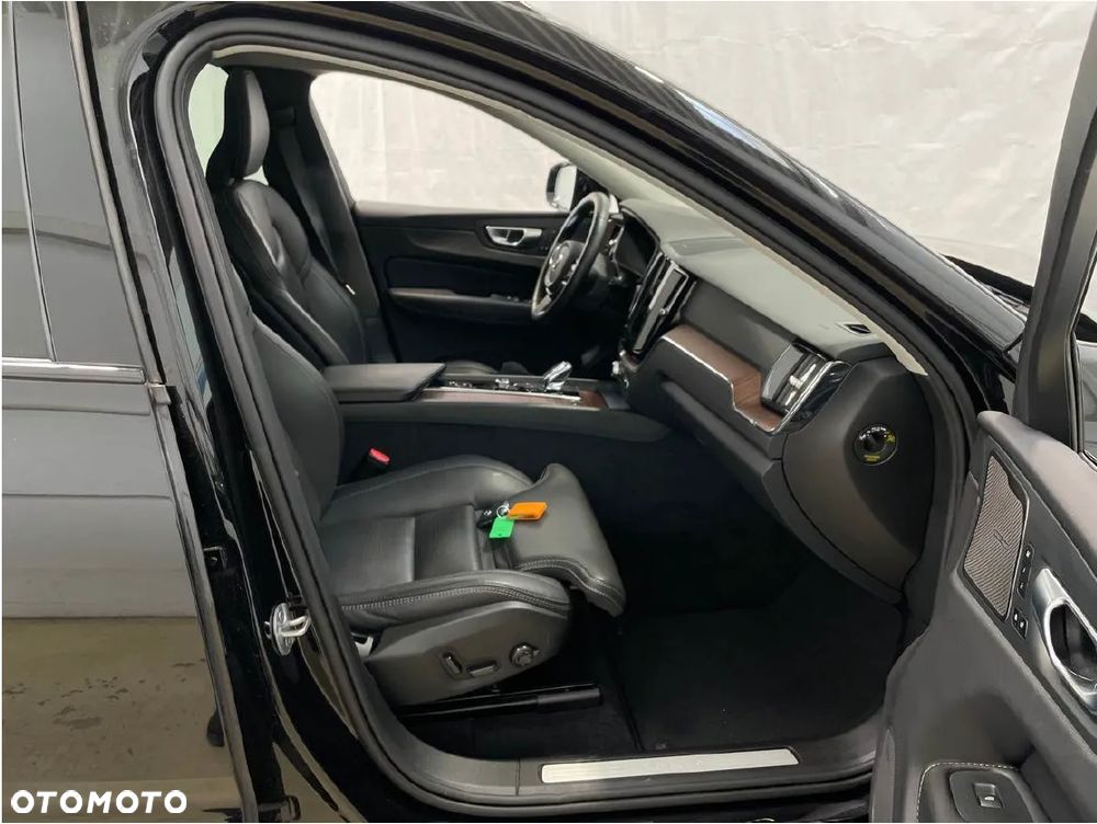 Volvo XC 60 B4 D AWD Ultimate Dark - 7