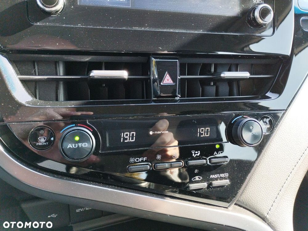 Toyota Camry 2.5 Hybrid Comfort CVT - 19