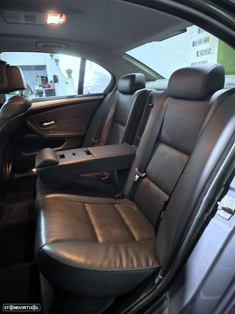 BMW 520 d Executive - 12