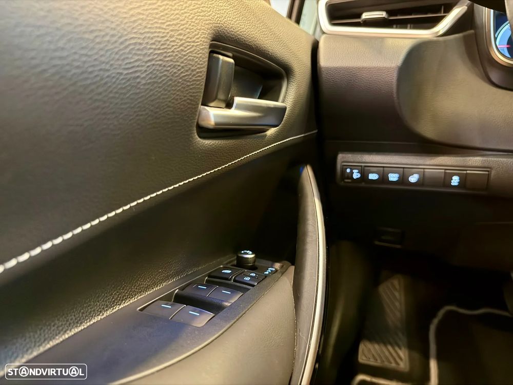 Toyota Corolla SD 1.8 Hybrid Luxury - 34
