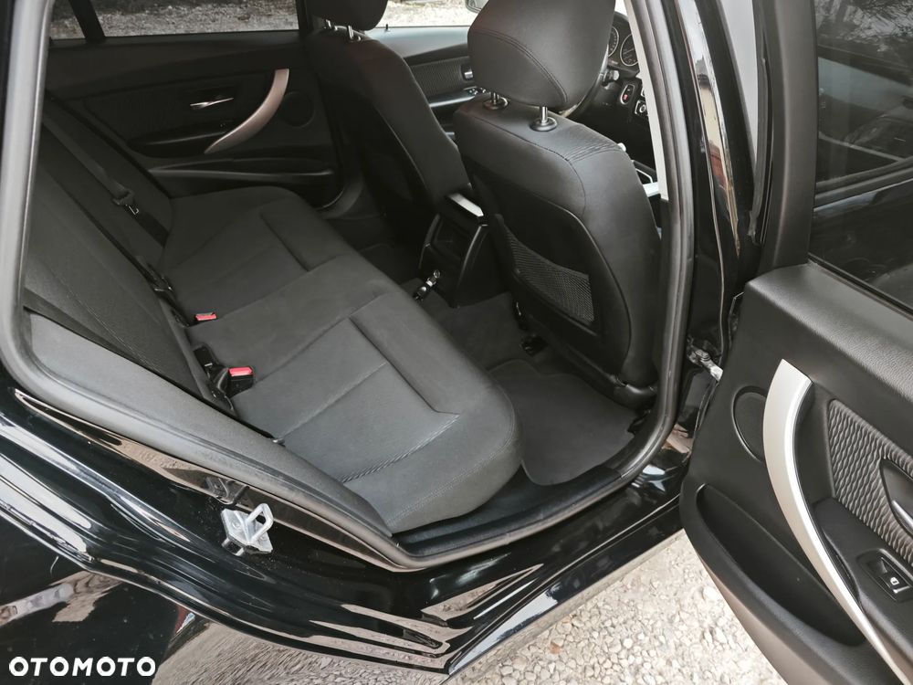 BMW Seria 3 316d Touring - 13