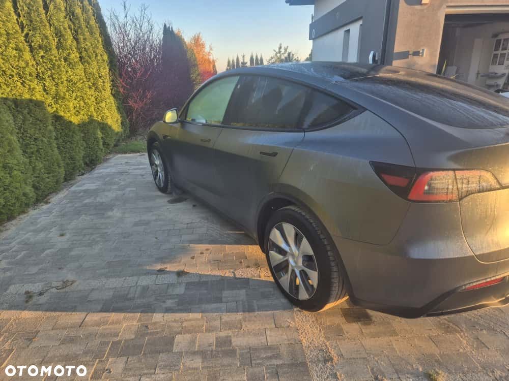 Tesla Y Long Range AWD - 5