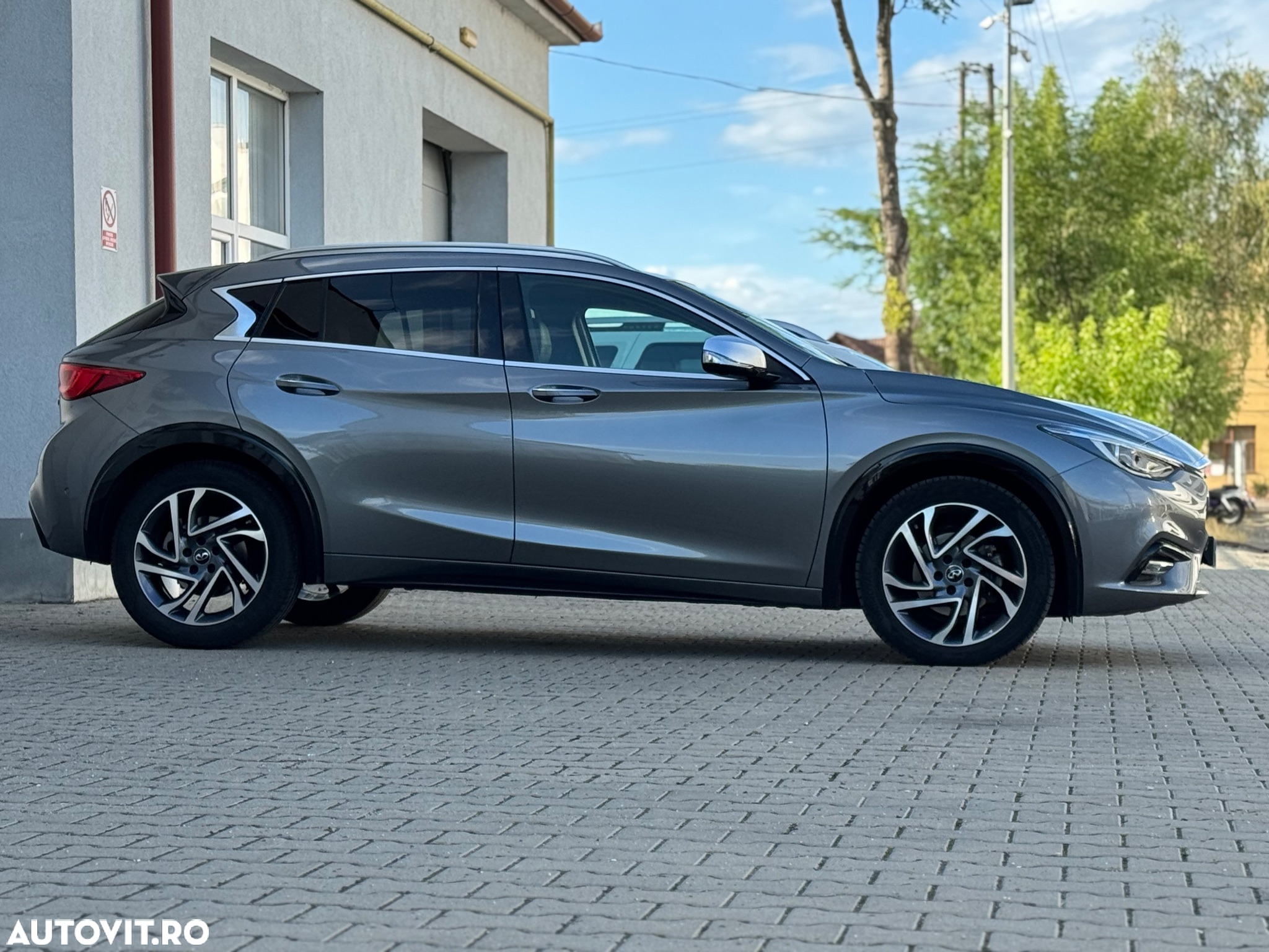 Infiniti Q30 1.5d Premium Tech - 18