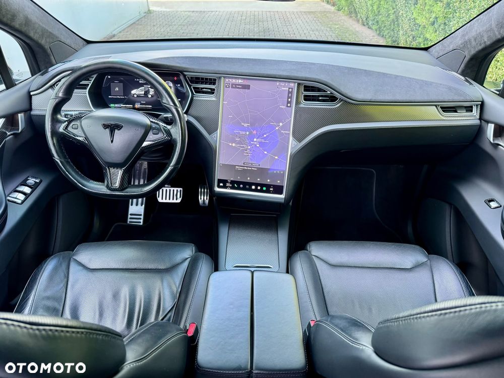 Tesla Model X - 14