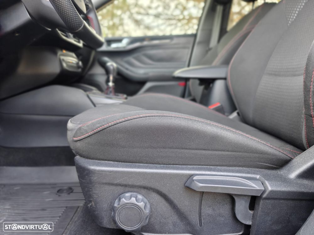 Ford Focus 1.0 EcoBoost MHEV ST-Line - 25