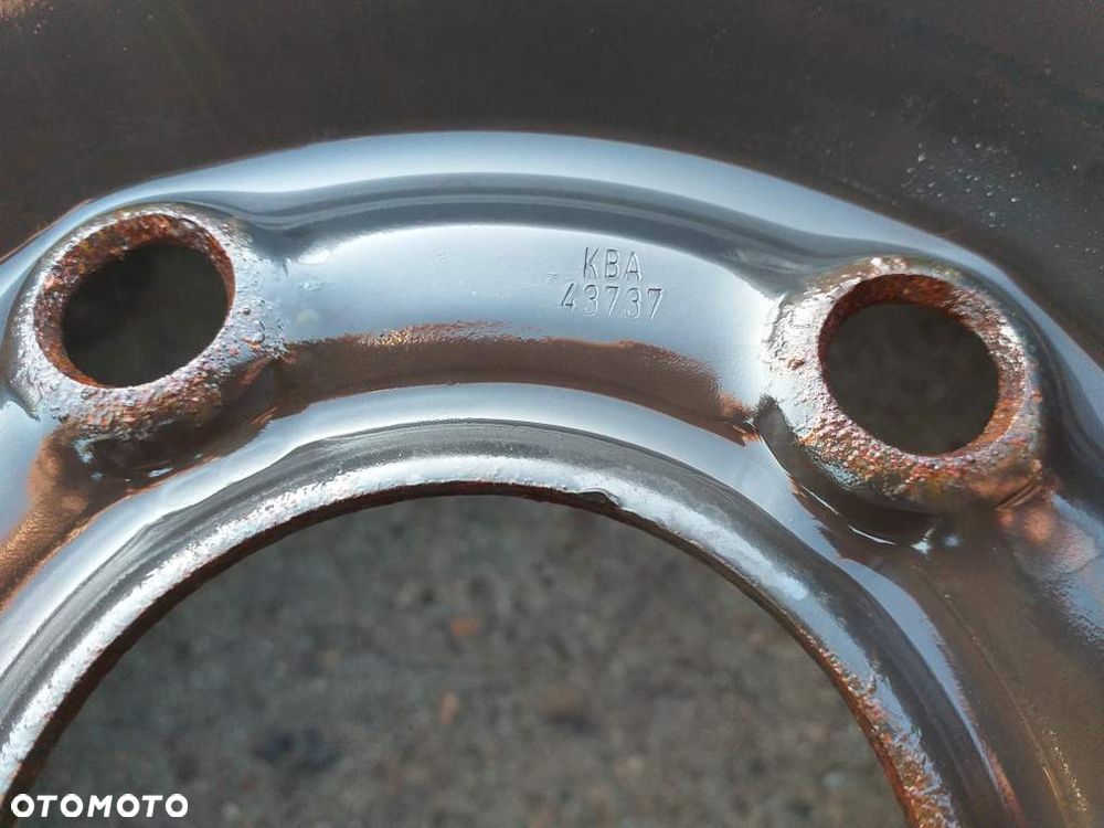 Koła Felgi 15 cali 5x114 kołpaki z oponami zimowymi Renault Megane - 14