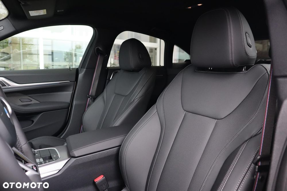 BMW i4 - 11