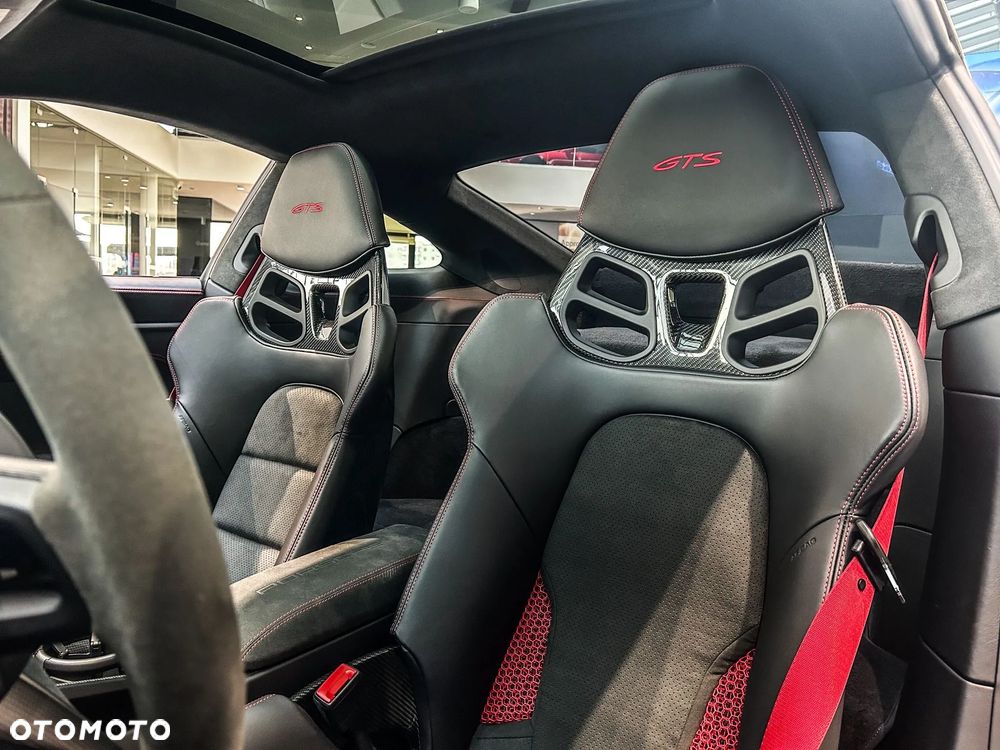 Porsche 911 Carrera T-Hybrid 4 GTS - 12