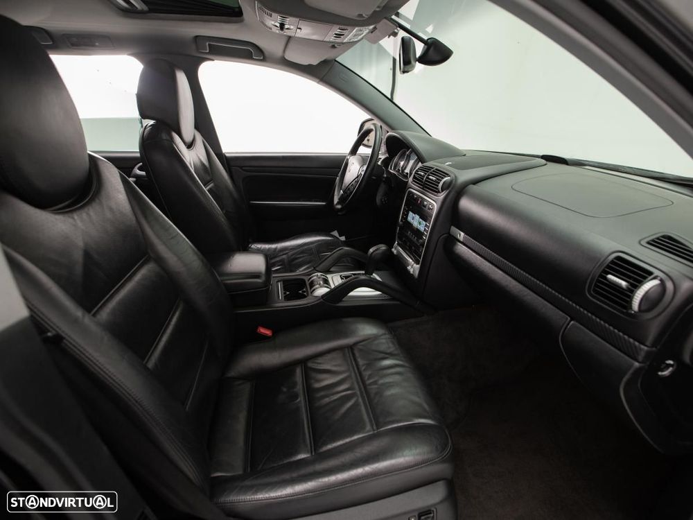 Porsche Cayenne Turbo - 11