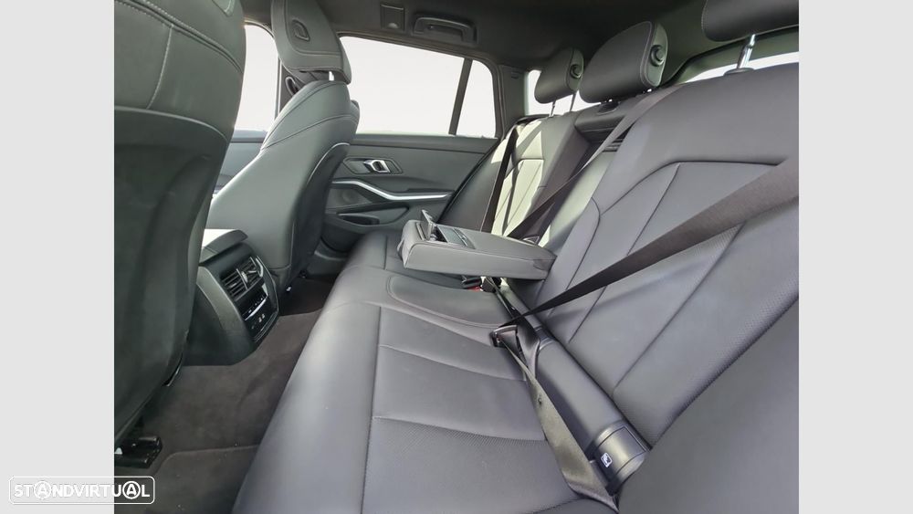 BMW 330 e Pack Desportivo M Auto - 14