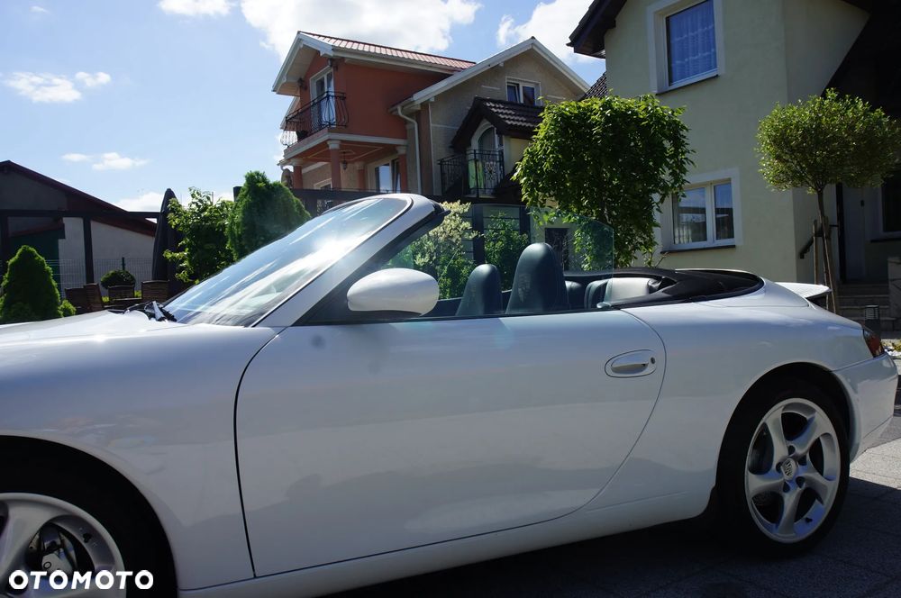 Porsche 911 Carrera 4 Cabrio - 2