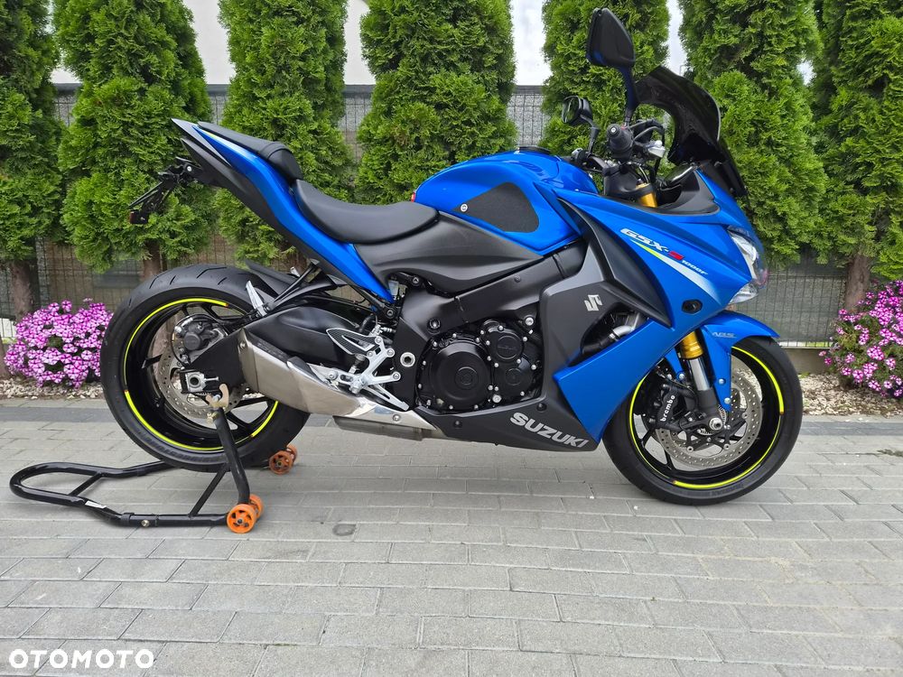 Suzuki GSX - 8