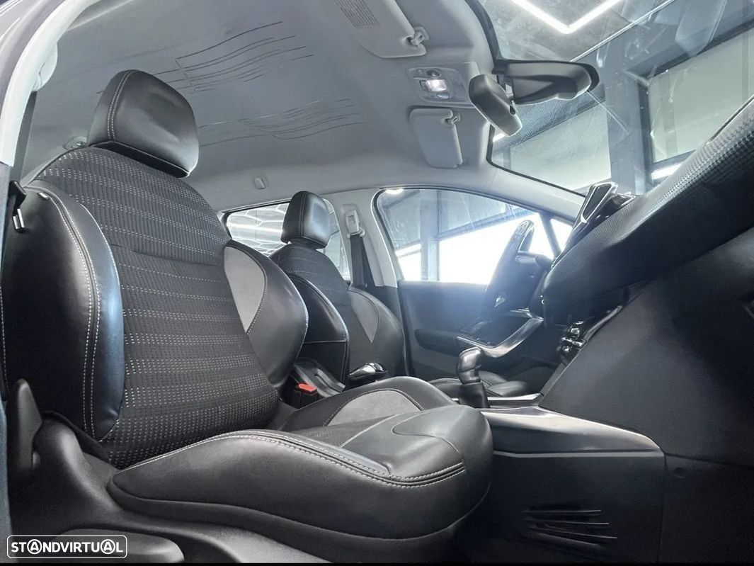 Peugeot 2008 1.2 PureTech Allure - 13