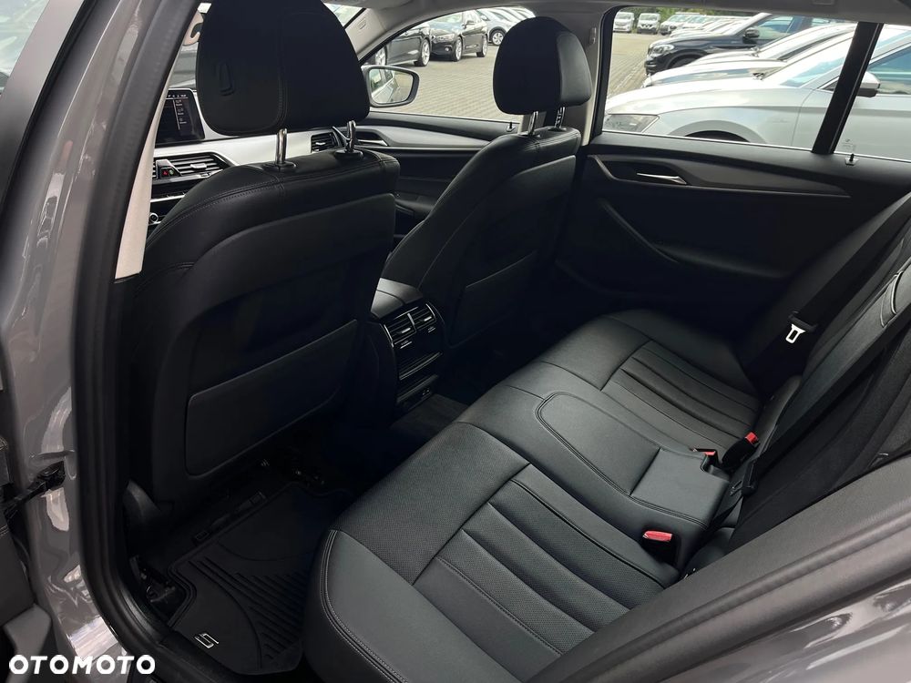 BMW Seria 5 530e xDrive - 35