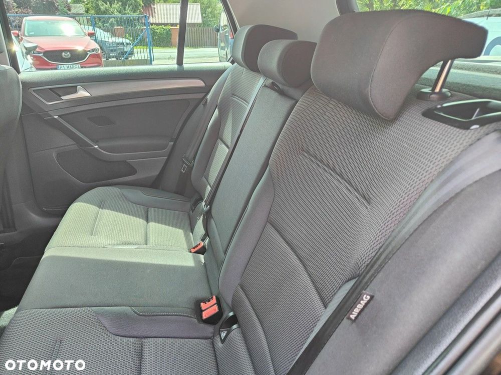Volkswagen Golf - 31