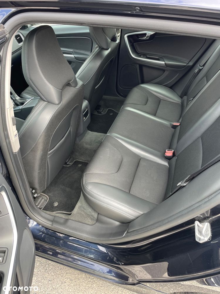 Volvo V60 D3 Momentum - 18