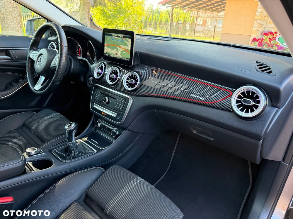 Mercedes-Benz GLA 180 UrbanStyle Edition - 15