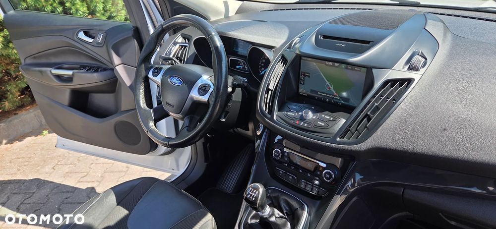Ford Kuga 1.5 EcoBoost 2x4 Titanium - 29
