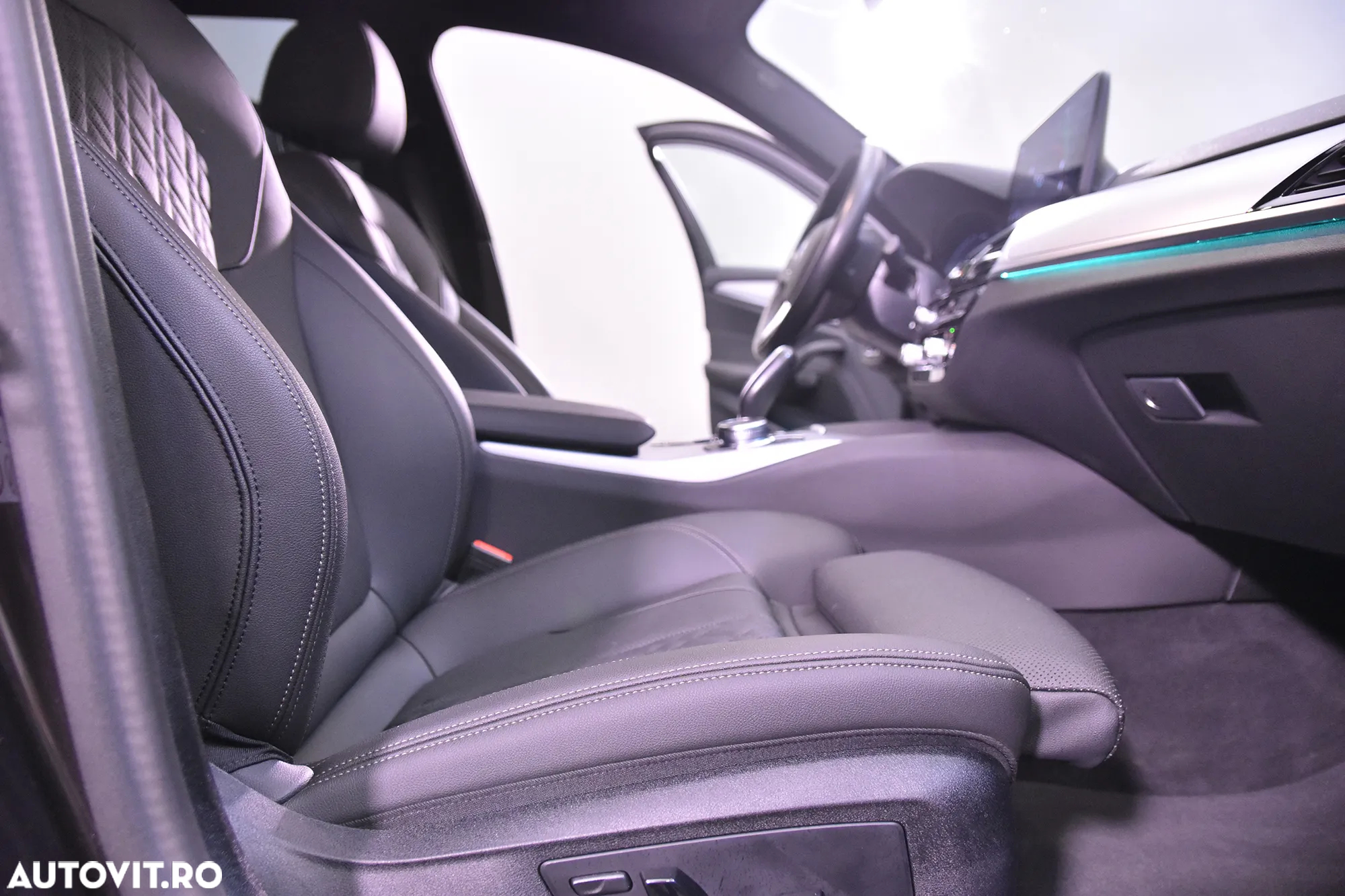 BMW Seria 5 530e xDrive Touring Aut. - 11